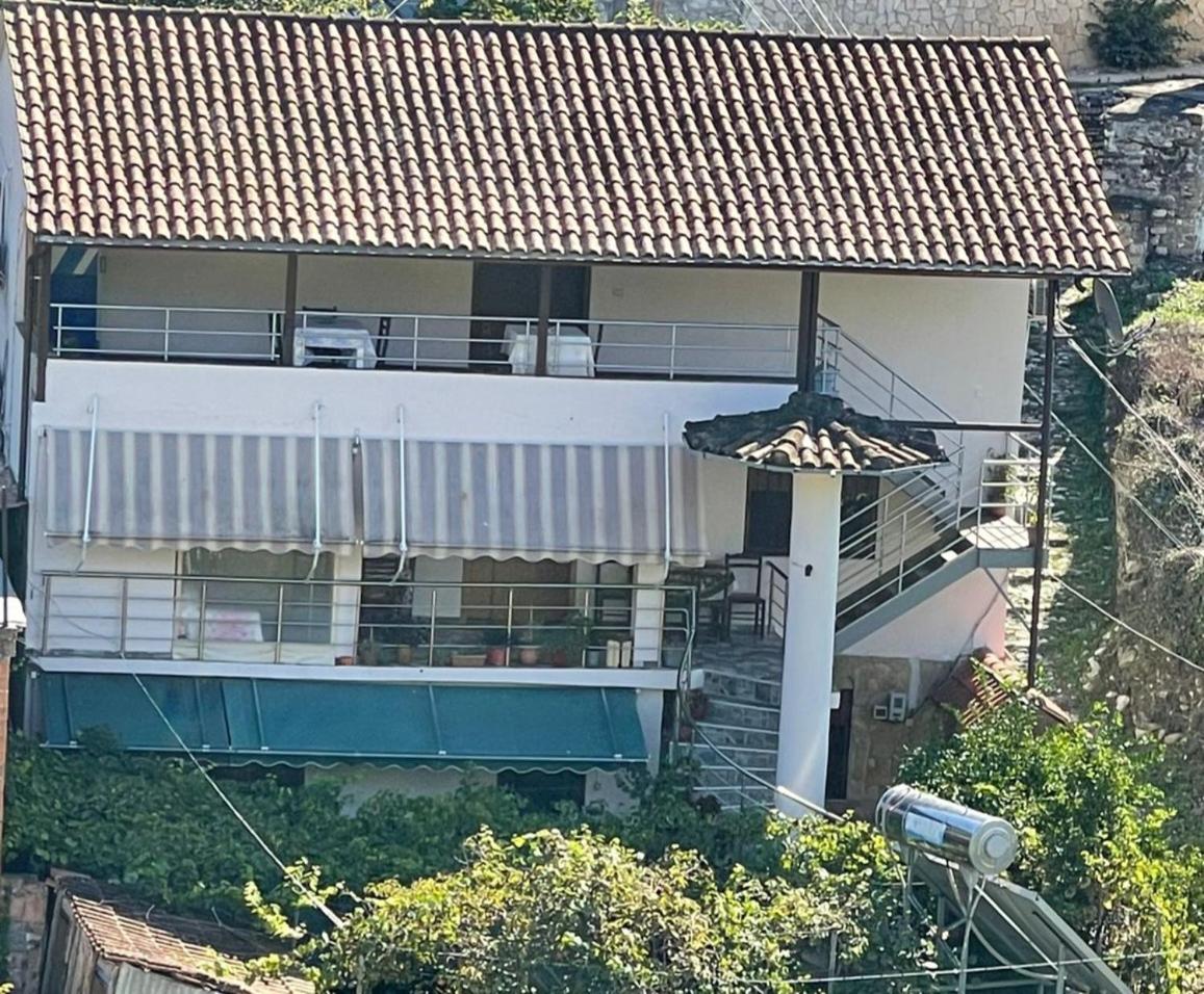 Guest House Bumbli Berat Exterior foto